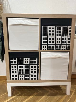Estantería Kallax 4 cubos con patas y cajas