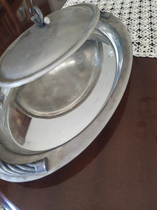 Sopera de porcelana con paisaje