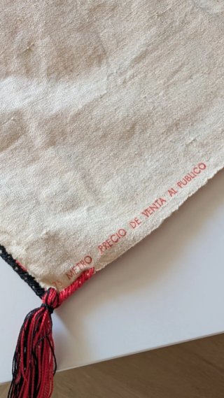 Tapete/Funda Cojín Bordado a Mano Antiguo