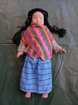 Muñecas de porcelana artesanales.