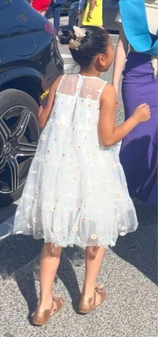 Vestido de niña con flores