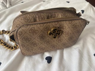 Bolso Guess Marrón y Dorado