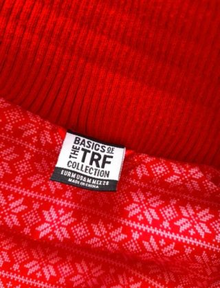 Chaleco acolchado rojo con capucha