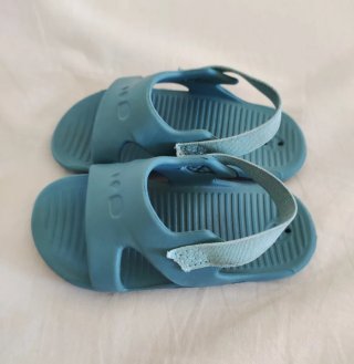 Sandalias Piscina Bebé Decathlon. Talla 21-22