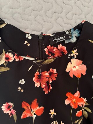 Vestido floral Bershka manga abullonada