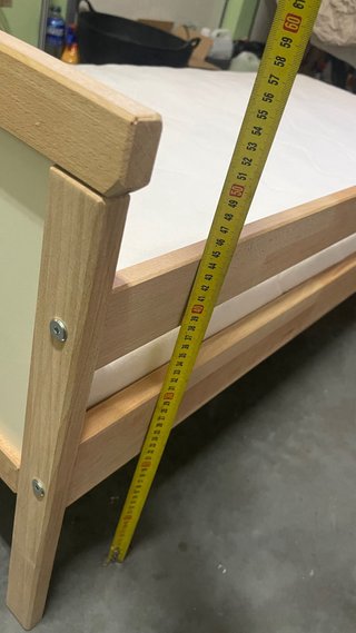 Cama infantil de madera con barrera