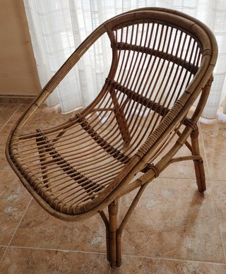 Sillón de mimbre para terraza