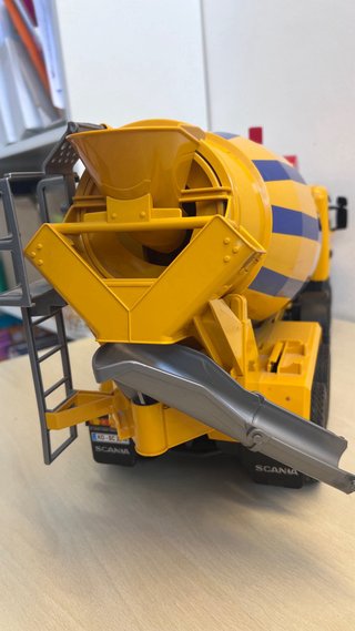 Camión Hormigonera Bruder Scania 58cm
