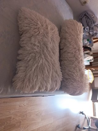 Cojines blancos de pelo