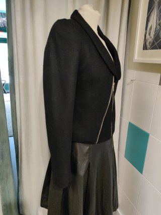 Blazer negro con cremalleras