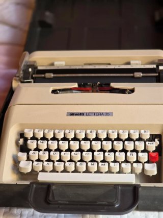 Máquina de escribir Olivetti Lettera 35