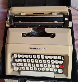 Máquina de escribir Olivetti Lettera 35