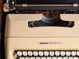 Máquina de escribir Olivetti Lettera 35
