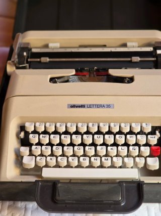 Máquina de escribir Olivetti Lettera 35