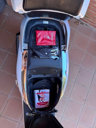 Honda SH300i ABS Scooter Blanca