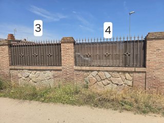 Puerta corredera, peatonal y 7 rejas