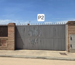 Puerta corredera, peatonal y 7 rejas