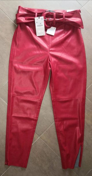 Pantalón efecto piel Zara mujer rojo