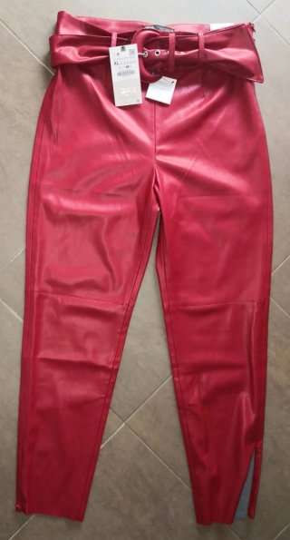 Pantalón efecto piel Zara mujer rojo