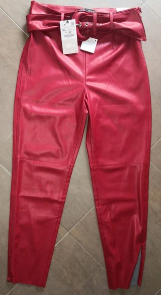 Pantalón efecto piel Zara mujer rojo