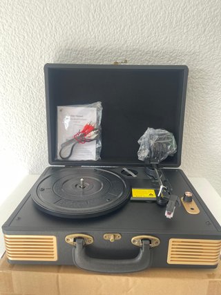Tocadiscos Maleta Negro y Dorado