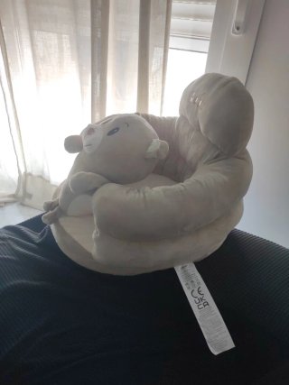 Asiento bebé peluche. Solo lo ha usado 2 veces.