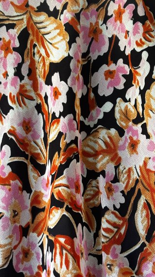 Vestido invitada midi gasa flores Zara