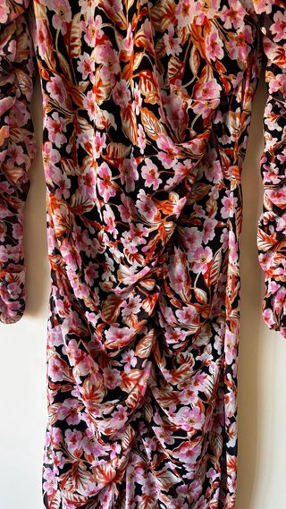 Vestido invitada midi gasa flores Zara