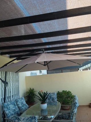 Mesa y 6 Sillas con cojines Exterior.