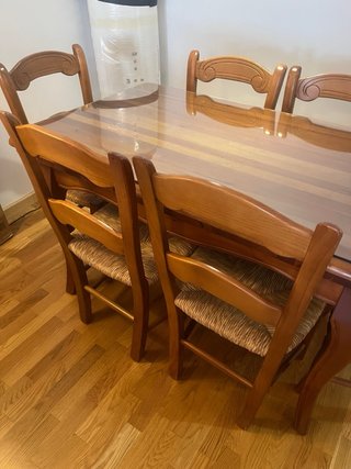 Mesa extensible madera maciza y 6 sillas.