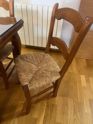 Mesa extensible madera maciza y 6 sillas.