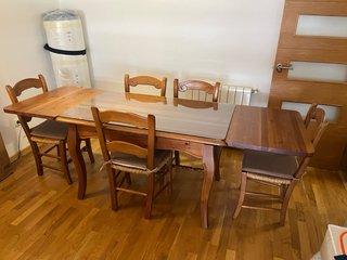 Mesa extensible madera maciza y 6 sillas.
