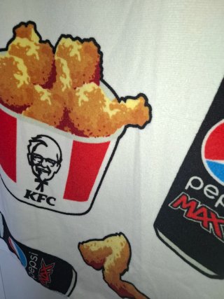Toalla de playa KFC con diseño de Pepsi Max