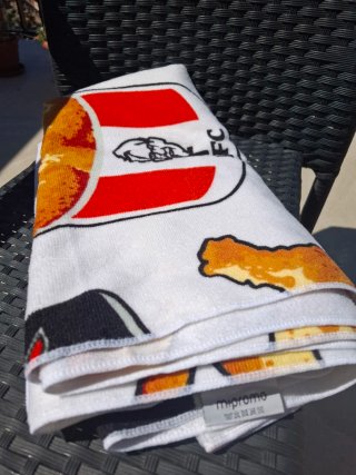 Toalla de playa KFC con diseño de Pepsi Max