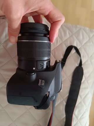 Fotocamera Canon EOS 2000D