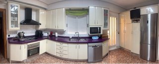 Muebles Cocina Beige y Encimera morada