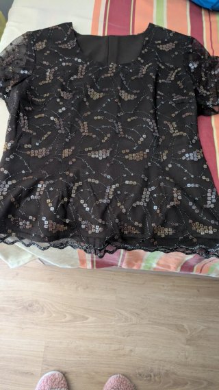 Blusa marrón con lentejuelas