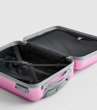 Maleta de viaje rosa grande.