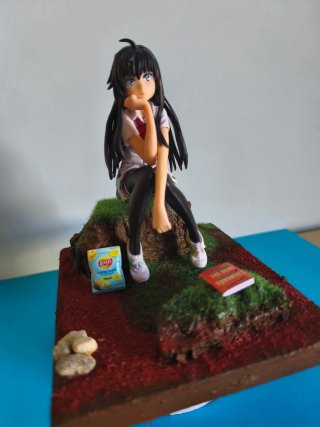 Diorama Yukino Yukinoshita con luce
