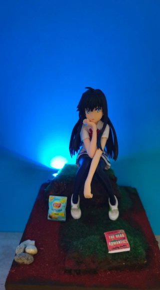 Diorama Yukino Yukinoshita con luce