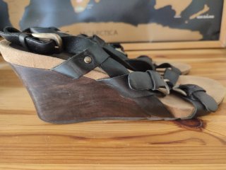 Sandalias de cuña negras