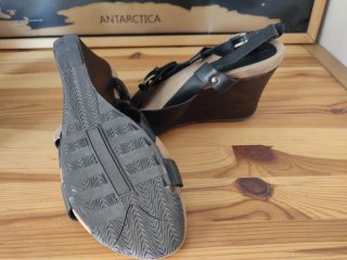 Sandalias de cuña negras