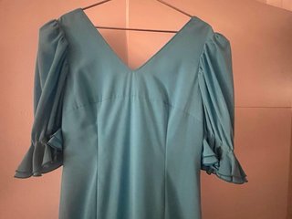Traje de flamenca azul con volantes