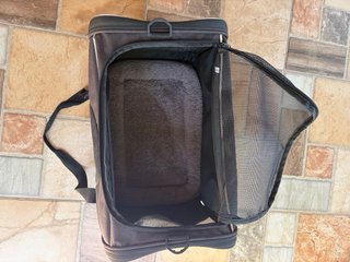 Transportín para mascotas negro y marrón