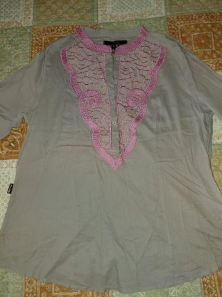 Camisa NIZA bordada gris y rosa