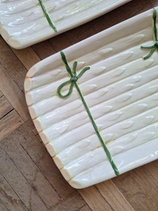 Coppia di vassoi in ceramica con design asparagi vintage