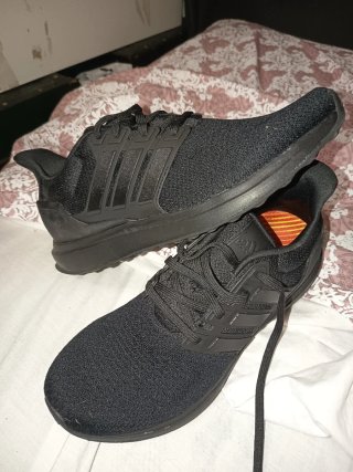 Adidas Ultrabounce Negras como nuevos.