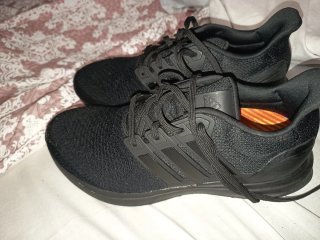 Adidas Ultrabounce Negras como nuevos.