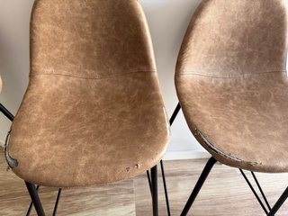 4 Sillas altas para barra o encimera. (18€/silla)