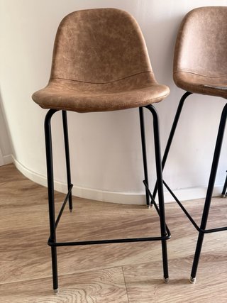 4 Sillas altas para barra o encimera. (18€/silla)